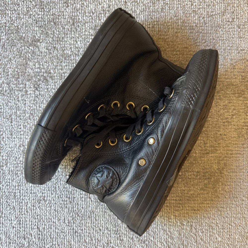 Converse Black Leather Hi-Tops with Faux Fur Lining Women's Size 5 US